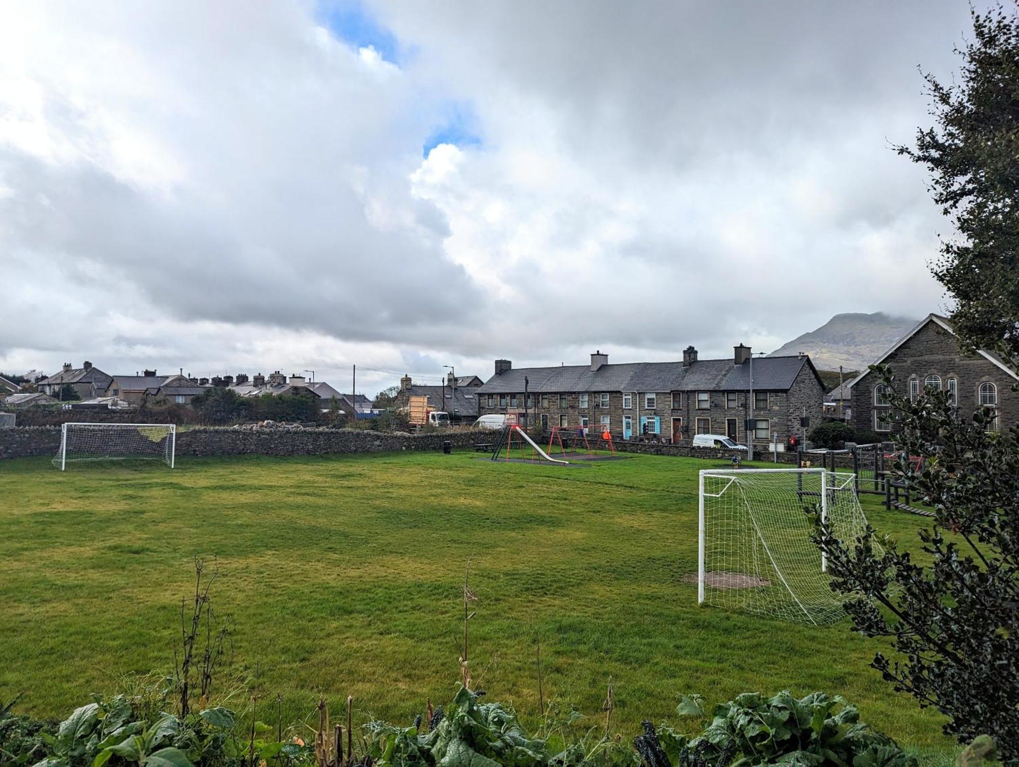 Cheerful 2 Bed Home With Mountain Views Blaenau Ffestiniog Eksteriør bilde